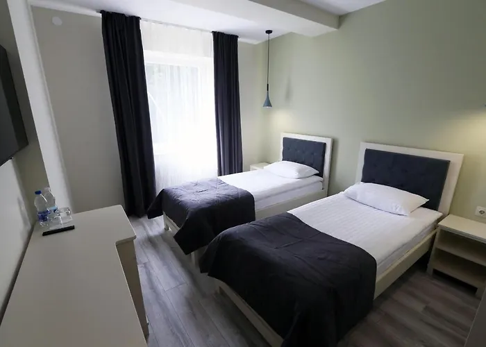 Готель Golden Lemon золотий лимон *